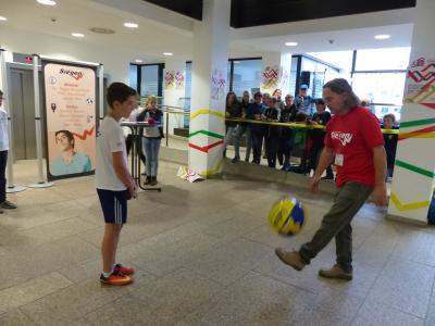 1. Runde  - Wasserball hochhalten